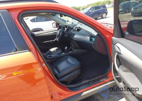 2013 BMW X1 Sdrive28I z USA, uszkodzony, nr VIN WBAVM1C51DVW41056